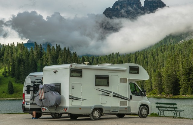 Wohnmobil mit Alkoven